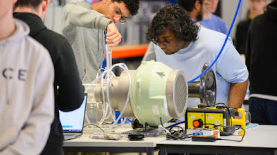 Students in a Thermodynamics lab